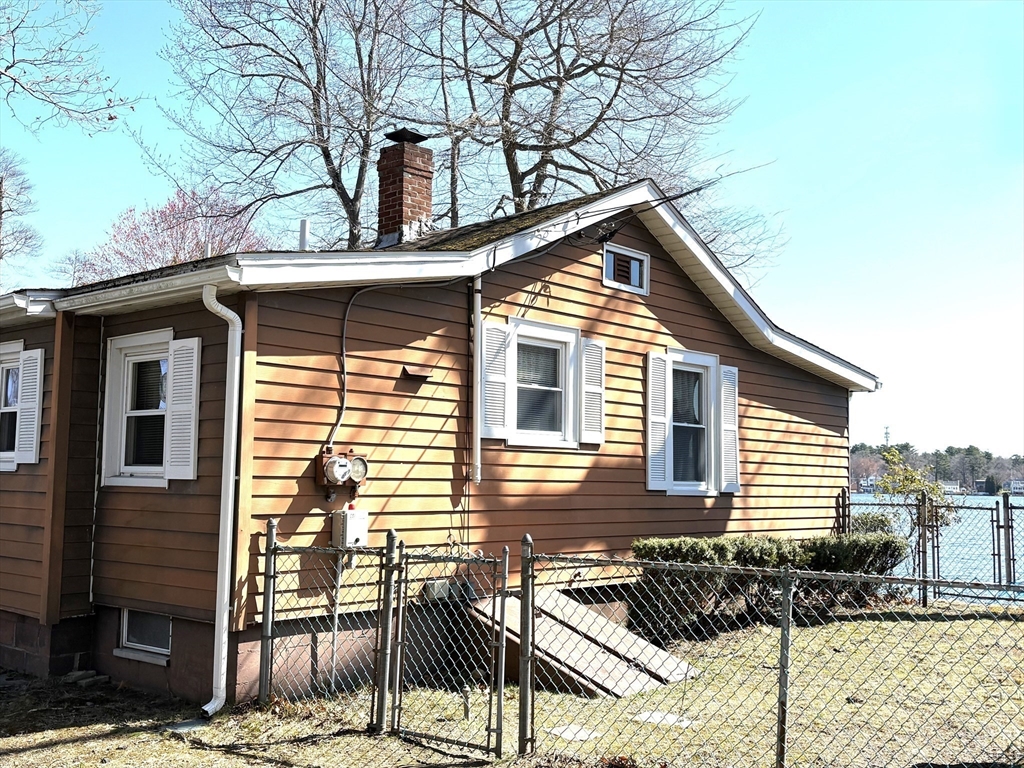 42 Taylor Point Road Pembroke, MA 02359 - Photo 4 of 22