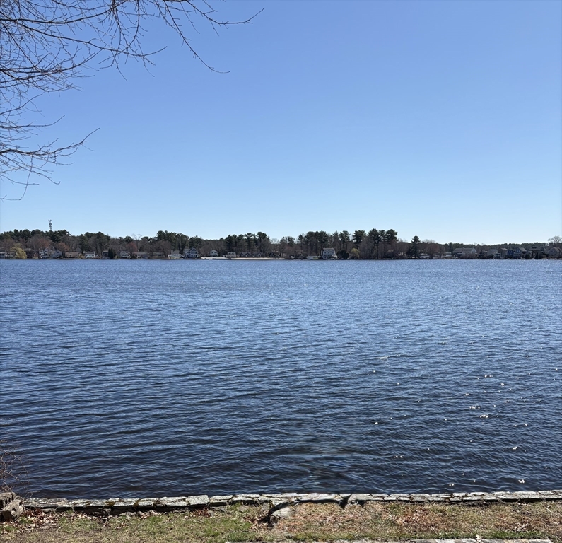 42 Taylor Point Road Pembroke, MA 02359 - Photo 5 of 22