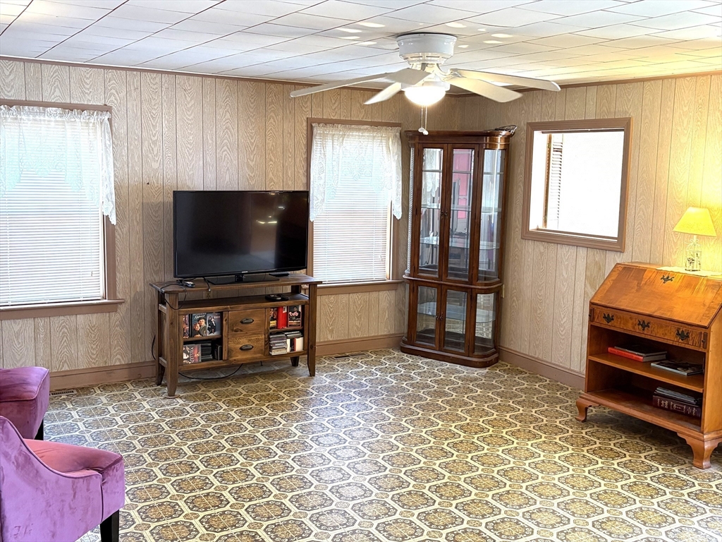 42 Taylor Point Road Pembroke, MA 02359 - Photo 7 of 22
