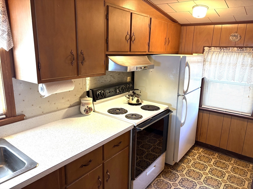 42 Taylor Point Road Pembroke, MA 02359 - Photo 9 of 22