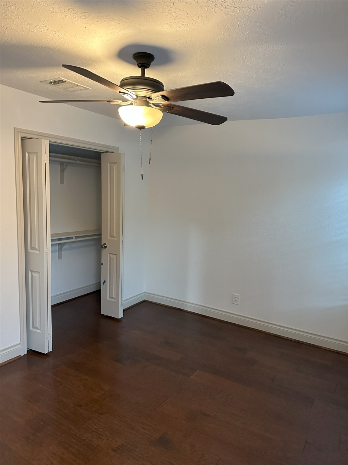 6646 Limestone Street Houston, TX 77092 - Photo 11 of 23 an empty room with a ceiling fan and window