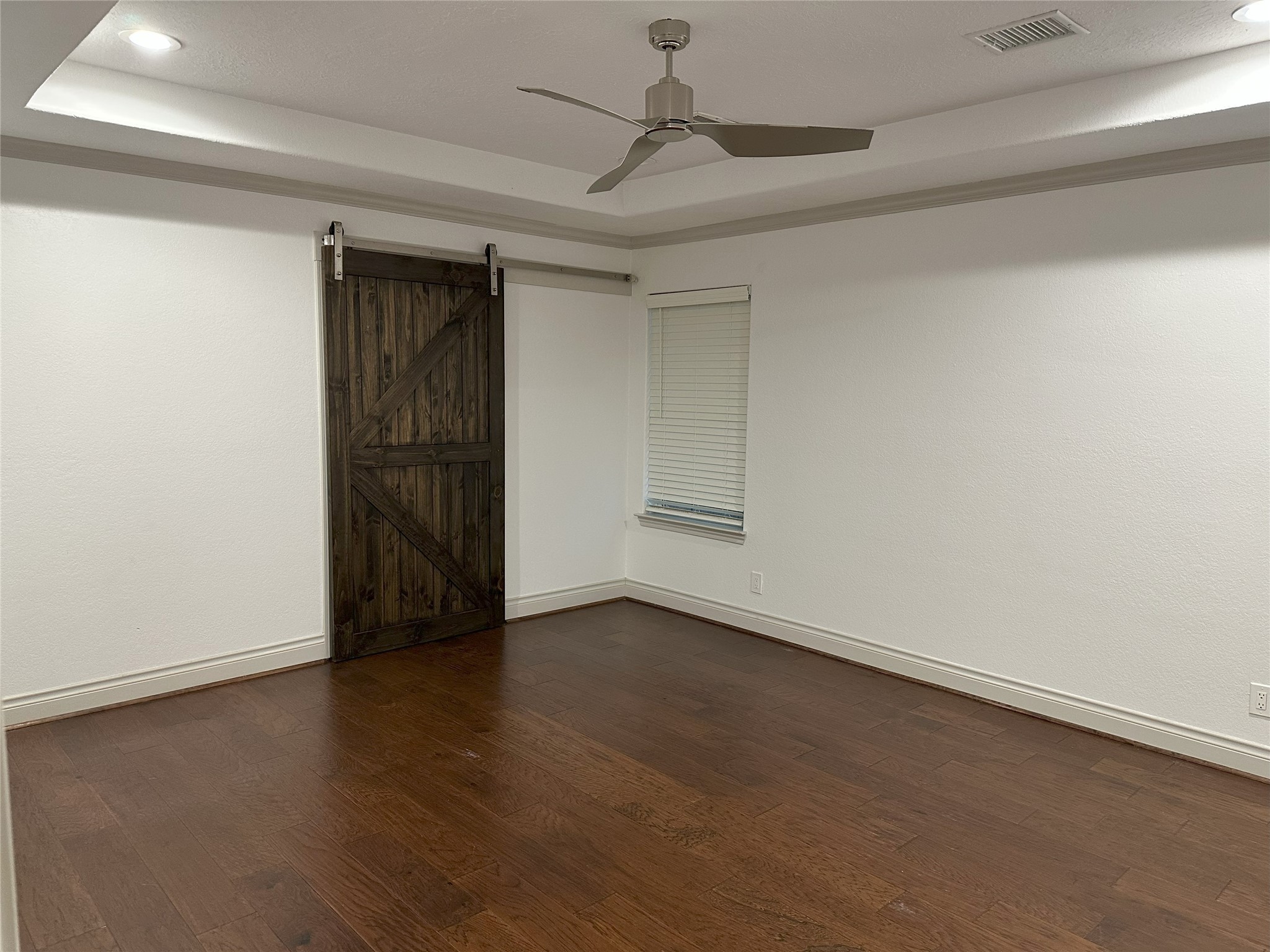 6646 Limestone Street Houston, TX 77092 - Photo 13 of 23 an empty room with wooden floor and windows
