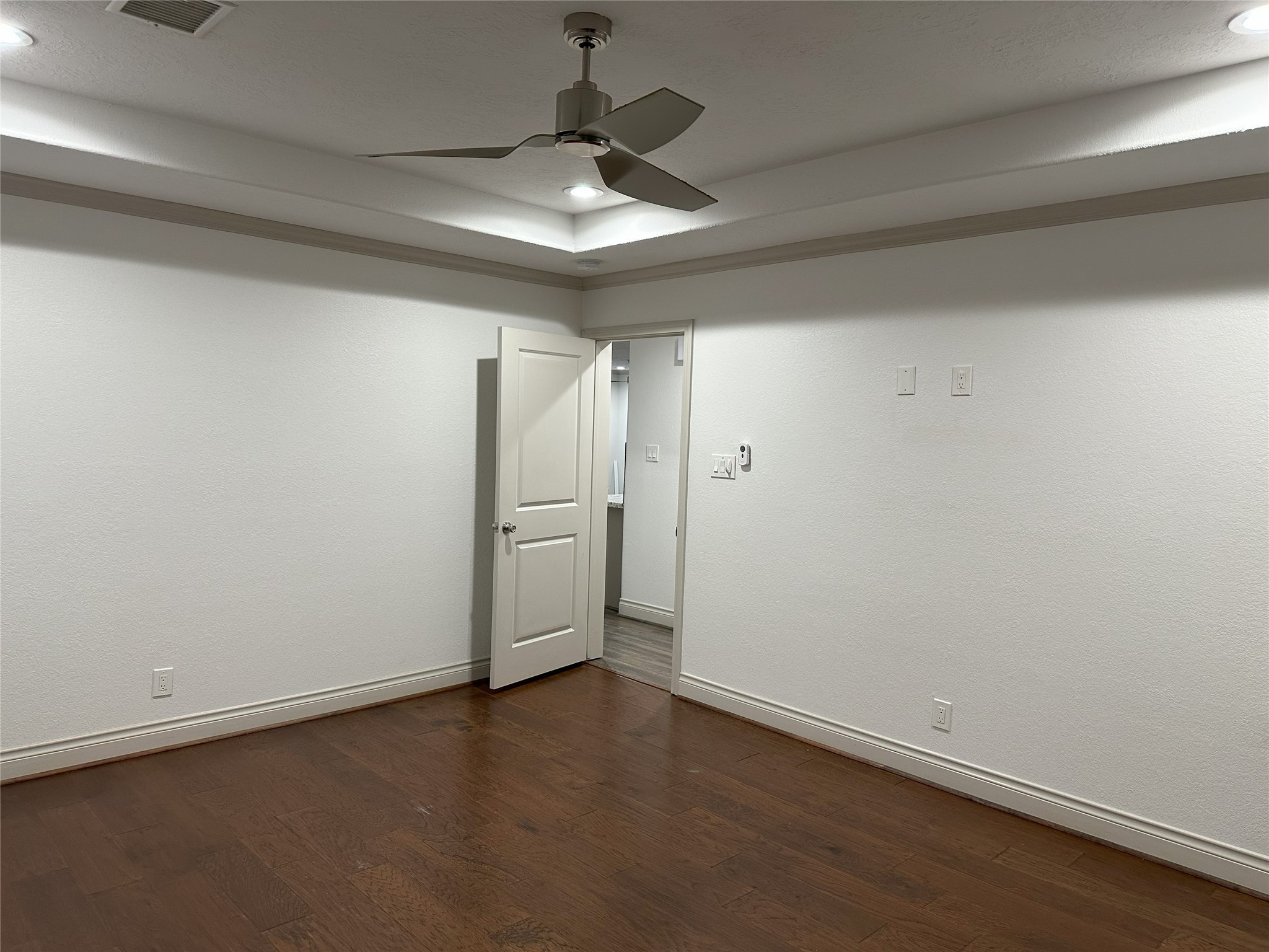 6646 Limestone Street Houston, TX 77092 - Photo 14 of 23 a view of a room with an empty space