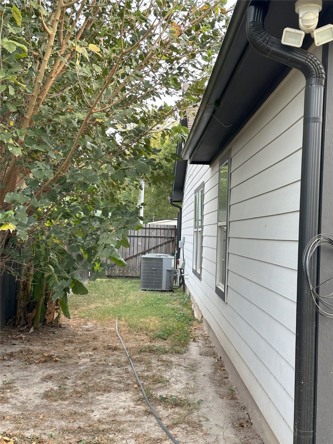6646 Limestone Street Houston, TX 77092 - Photo 20 of 23 a view of a back yard of the house