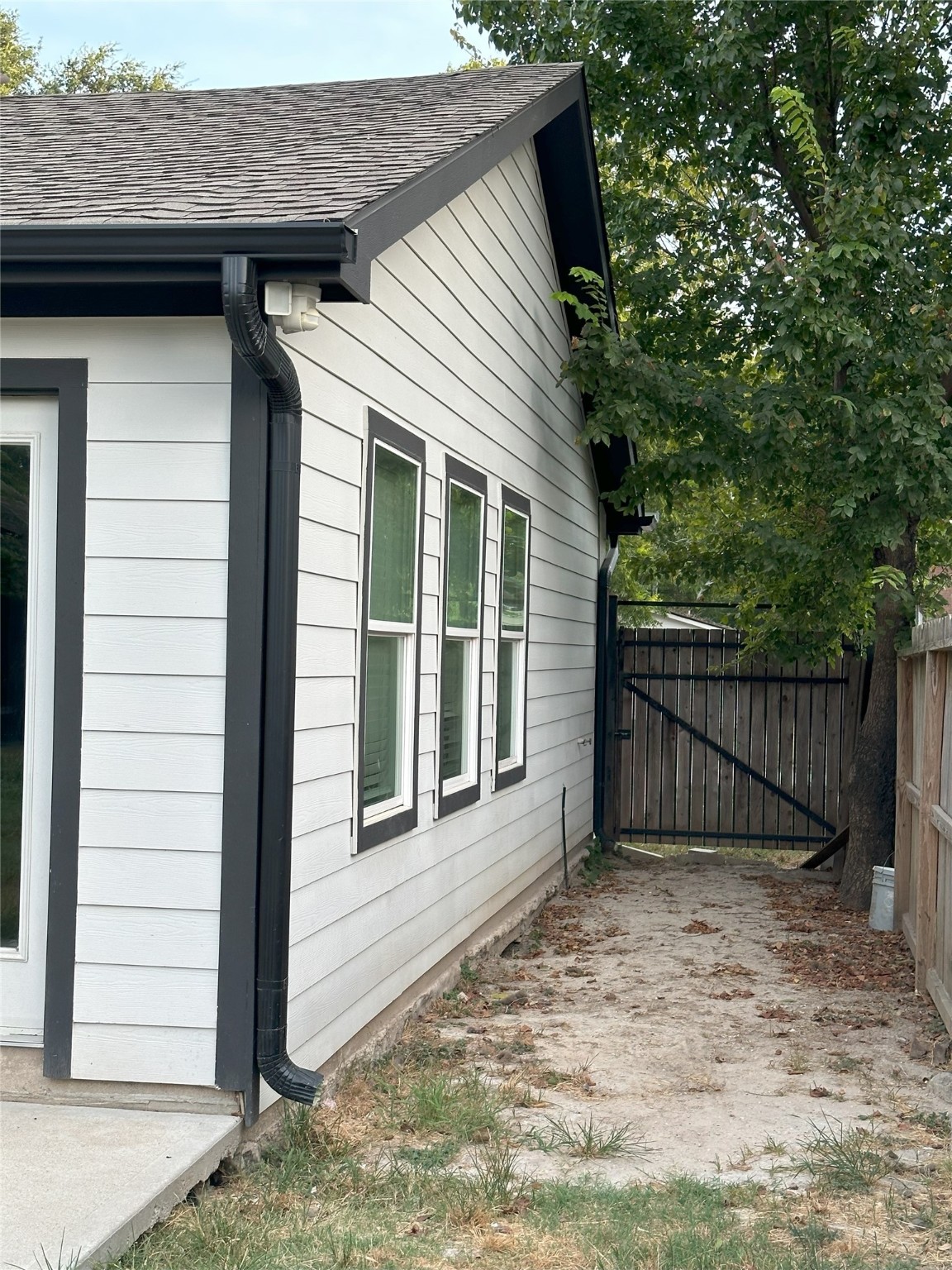 6646 Limestone Street Houston, TX 77092 - Photo 21 of 23 a view of a house with a wooden fence