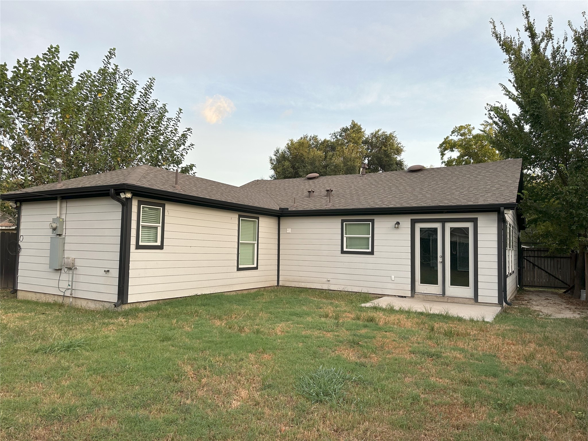 6646 Limestone Street Houston, TX 77092 - Photo 22 of 23 front view of house with a yard