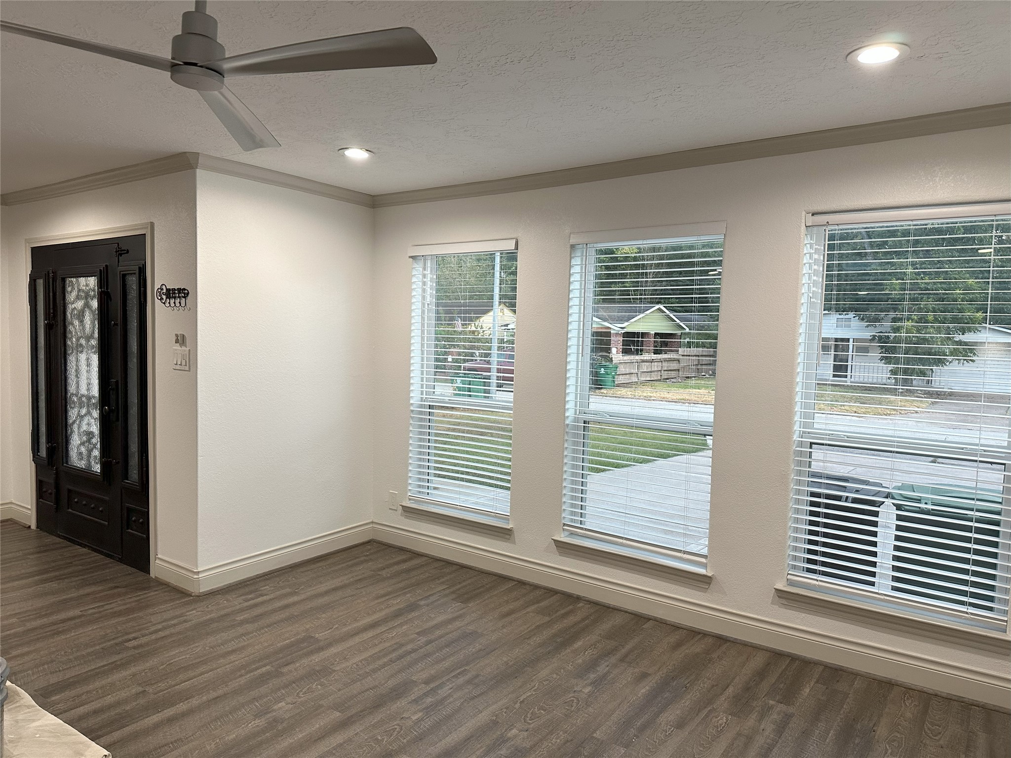 6646 Limestone Street Houston, TX 77092 - Photo 5 of 23 an empty room with wooden floor and windows