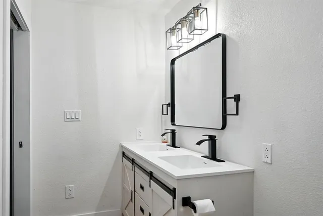 $225,000 | 908 Matthews Avenue, Albany, TX 76430