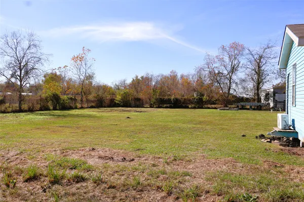 a view of a yard with an trees