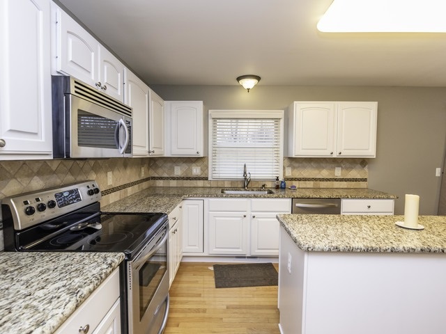 3648 Inverness Drive Rochester, MI 48306 - Photo 6 of 44 50008108-5.JPG