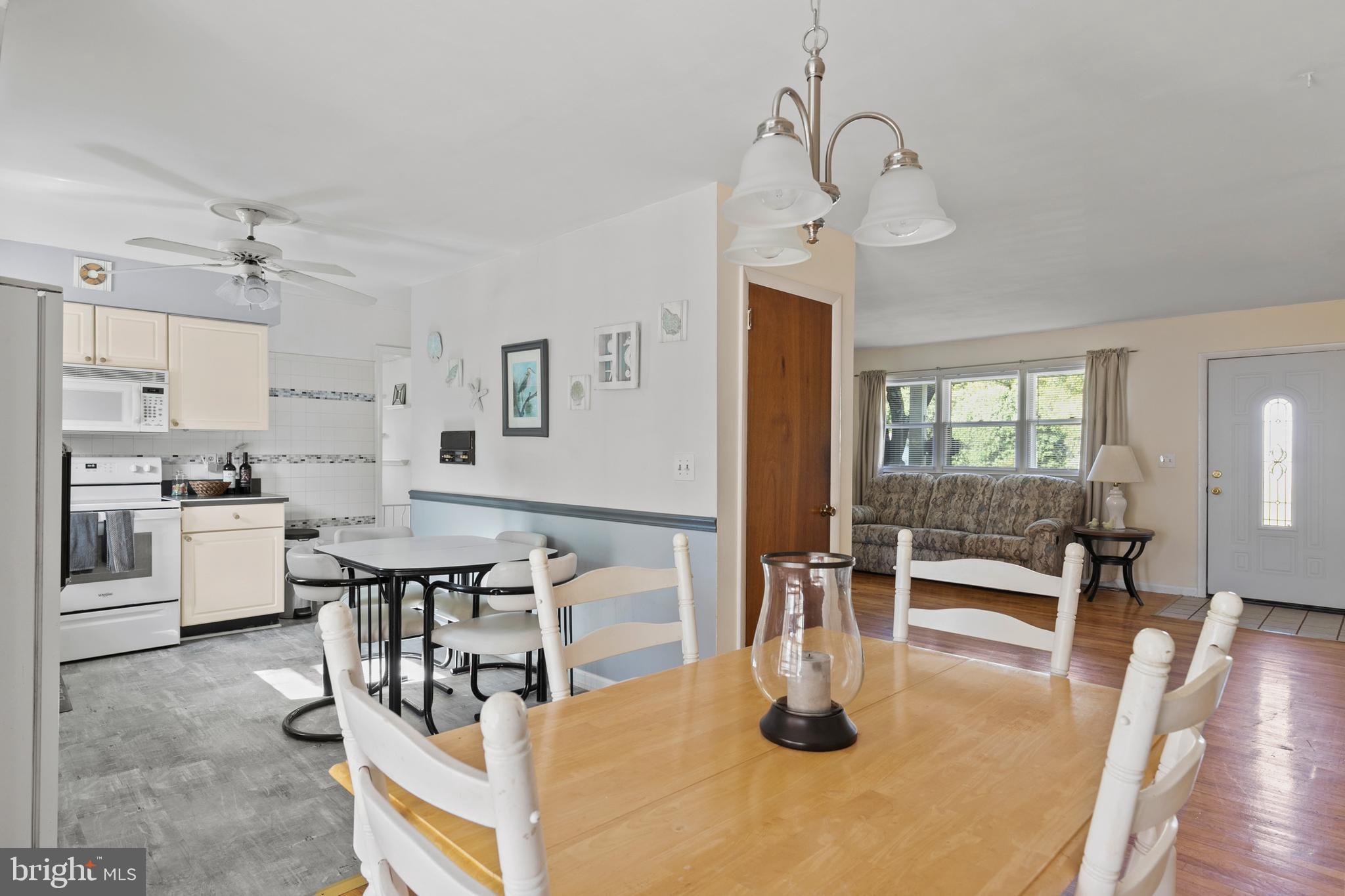 3353 Easton Road Edgewater, MD 21037 - Photo 7 of 41 Dining Kitchen Living Room