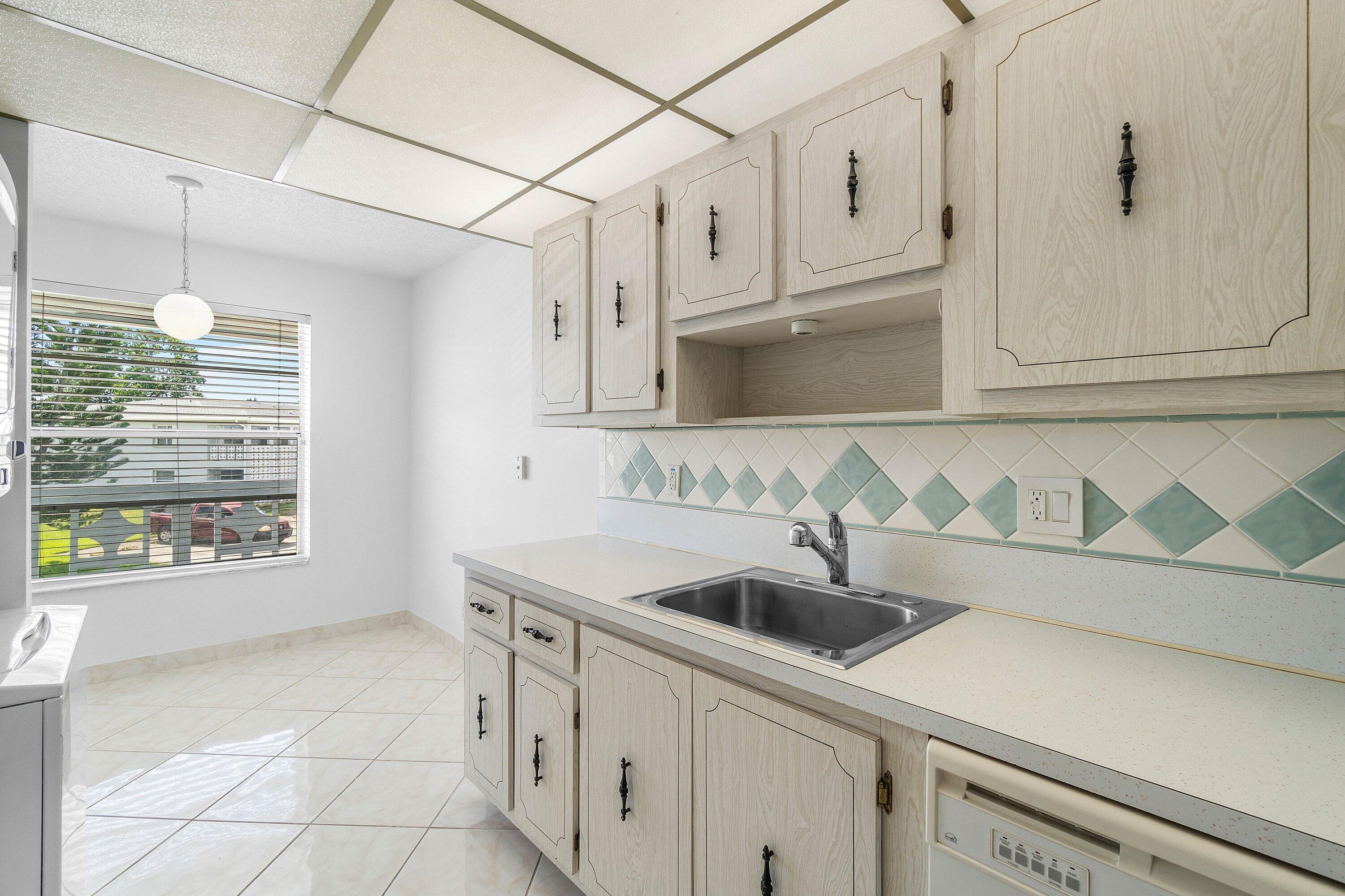 2835 Southwest 13th Street, Unit 202 Delray Beach, FL 33445 - Photo 10 of 50 010-2835Southwest13thStreet-202-DelrayBe