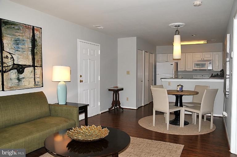 11114 Beaver Trail Court Reston, VA 20191 - Photo 4 of 17 Interior (General)