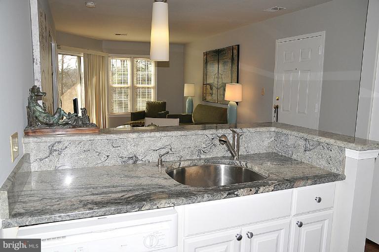 11114 Beaver Trail Court Reston, VA 20191 - Photo 10 of 17 Kitchen