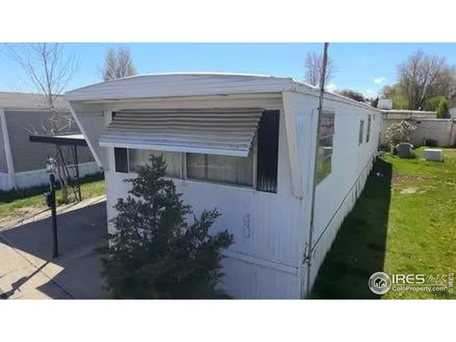 a black and white photo of a house