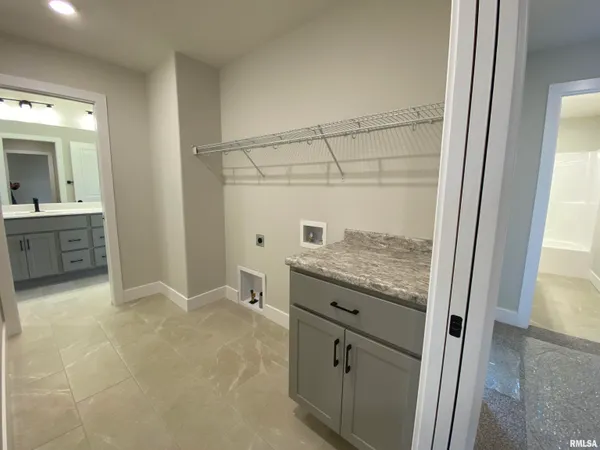 $459,900 | 421 Hodges Court, Chatham, IL 62629
