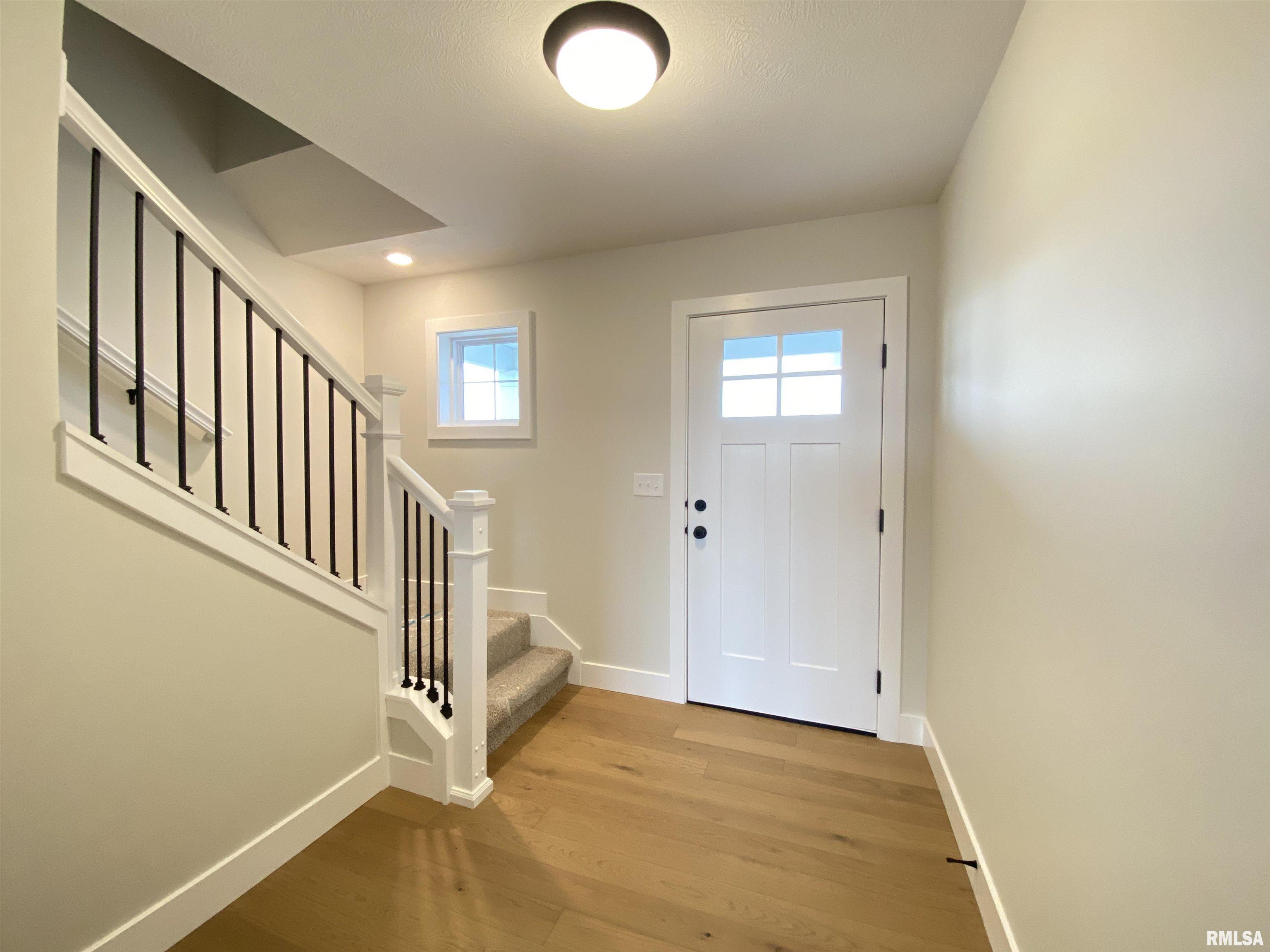 421 Hodges Court Chatham, IL 62629 - Photo 2 of 29