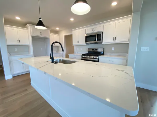 $459,900 | 421 Hodges Court, Chatham, IL 62629