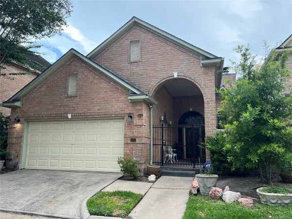 $2,100 | 6983 Oakwood Park, Houston, TX 77040