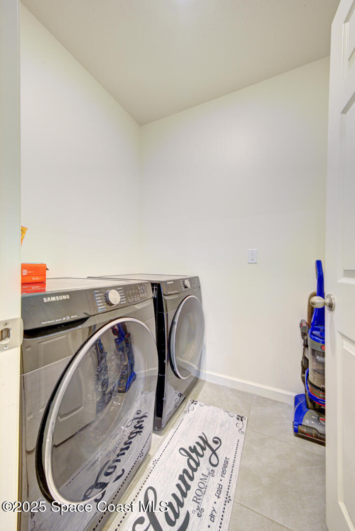 4941 Talbot Boulevard Cocoa, FL 32926 - Photo 14 of 48 a utility room with dryer and washer