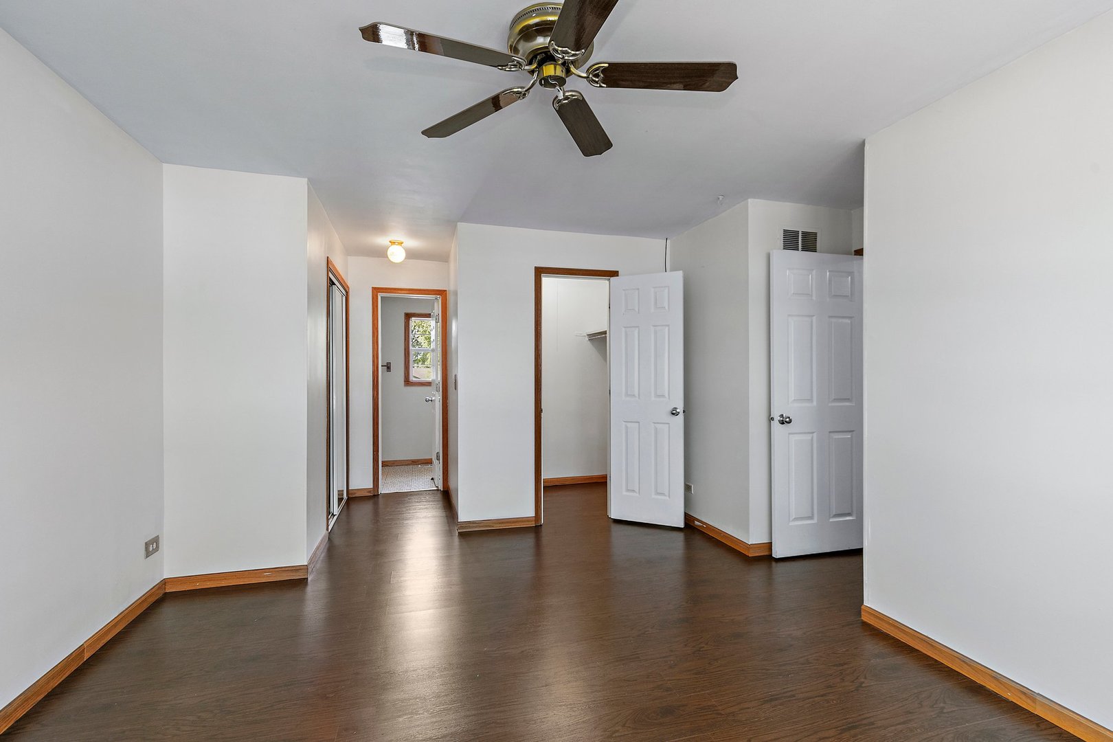 2 Spring Valley Lane Streamwood, IL 60107 - Photo 11 of 20 Gallery Image 11