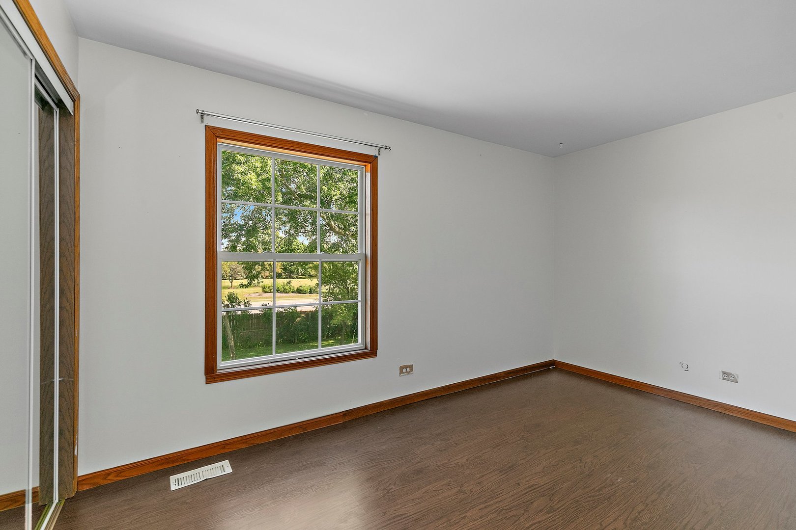 2 Spring Valley Lane Streamwood, IL 60107 - Photo 16 of 20 Gallery Image 16