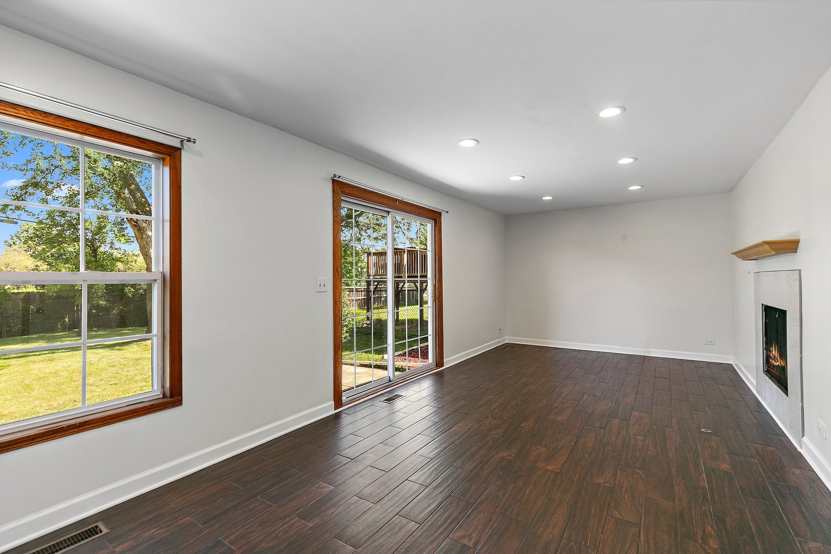 2 Spring Valley Lane Streamwood, IL 60107 - Photo 8 of 20 Gallery Image 8
