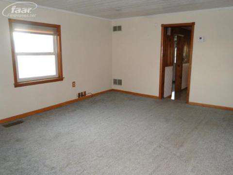 11260 East Burt Road Birch Run, MI 48415 - Photo 5 of 14 20166400-4.JPG