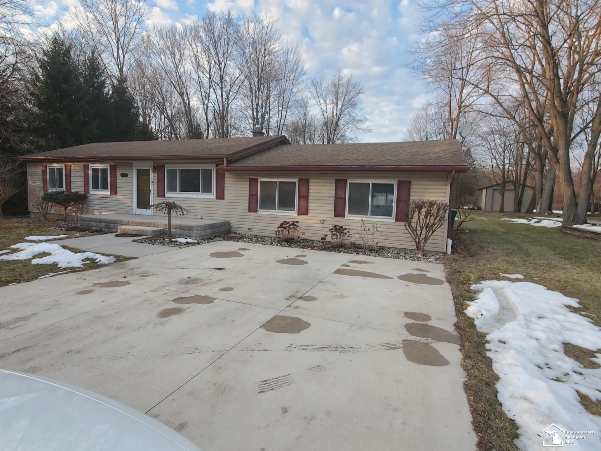 33790 Steadman Road New Boston, MI 48164 - Photo 7 of 31 50199598-89a3a141-c648-4407-b8bf-df79dbdc9d3c.JPG