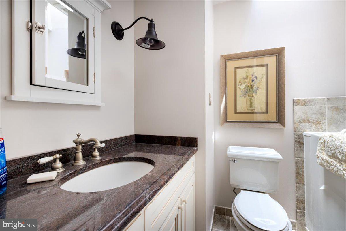 1565 Courthouse Road Catlett, VA 20119 - Photo 21 of 33 Bath with walk in tub
