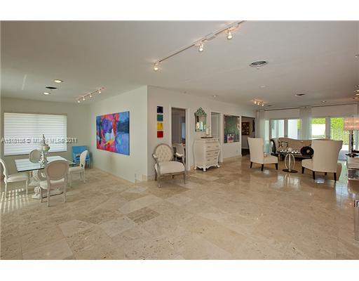 5800 Alton Road Miami Beach, FL 33140 - Photo 4 of 10 Living Room