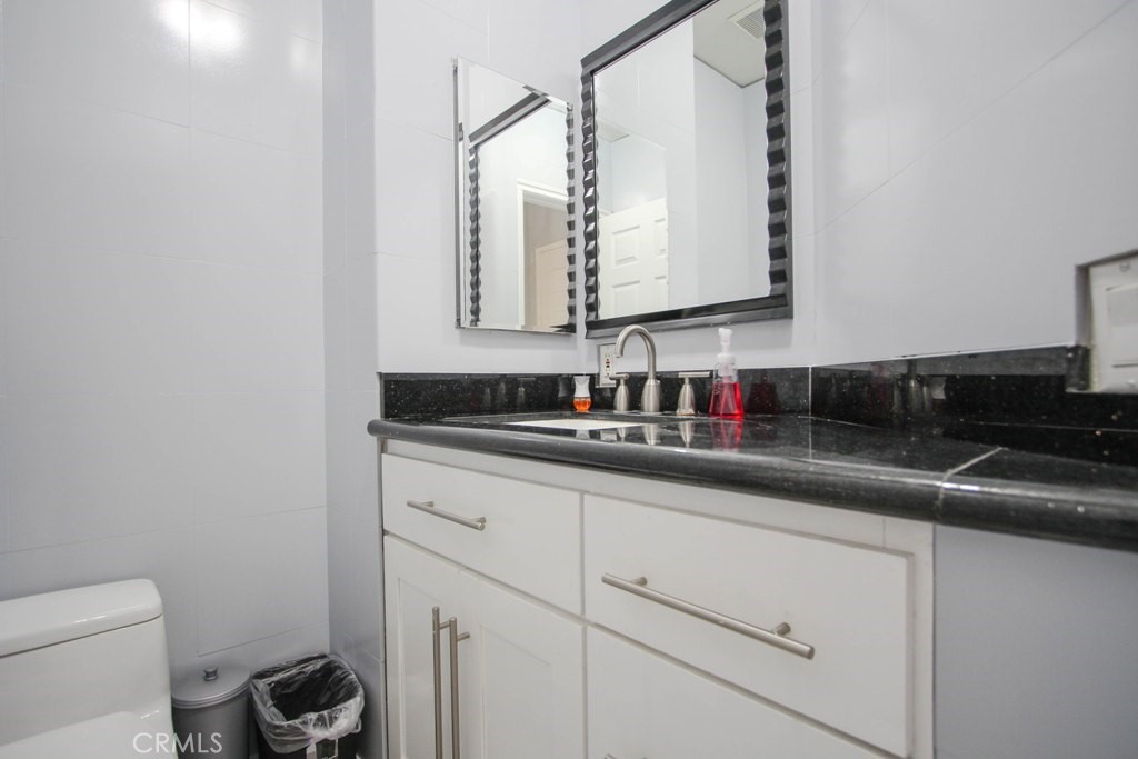 1920 Maple Avenue, Unit A Costa Mesa, CA 92627 - Photo 32 of 35 a bathroom with a sink and a mirror