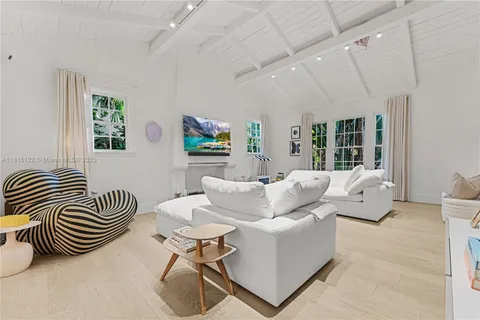 $2,895,000 | 3747 Royal Palm Avenue, Miami Beach, FL 33140