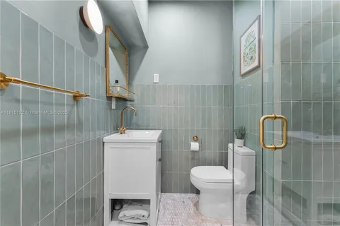 $2,895,000 | 3747 Royal Palm Avenue, Miami Beach, FL 33140