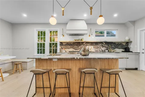 $2,895,000 | 3747 Royal Palm Avenue, Miami Beach, FL 33140