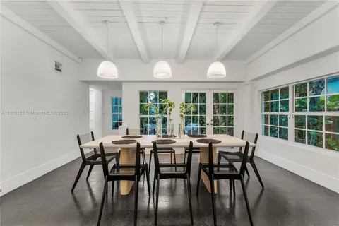 $2,895,000 | 3747 Royal Palm Avenue, Miami Beach, FL 33140