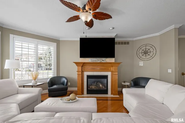 $379,000 | 126 9th Street, Hampton, IL 61256