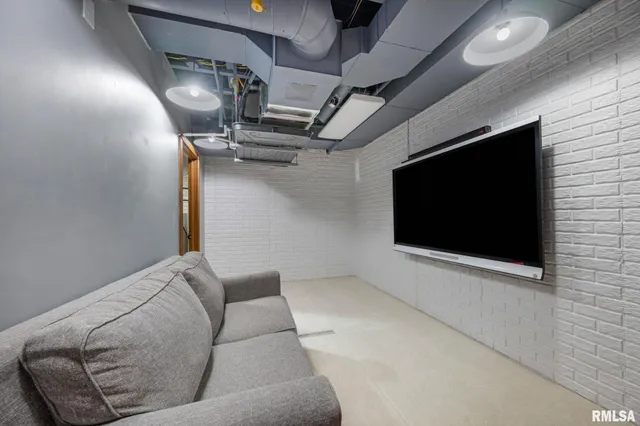 $379,000 | 126 9th Street, Hampton, IL 61256