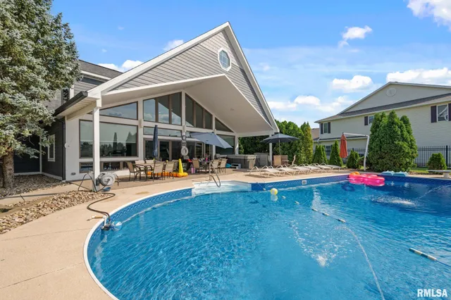 $379,000 | 126 9th Street, Hampton, IL 61256