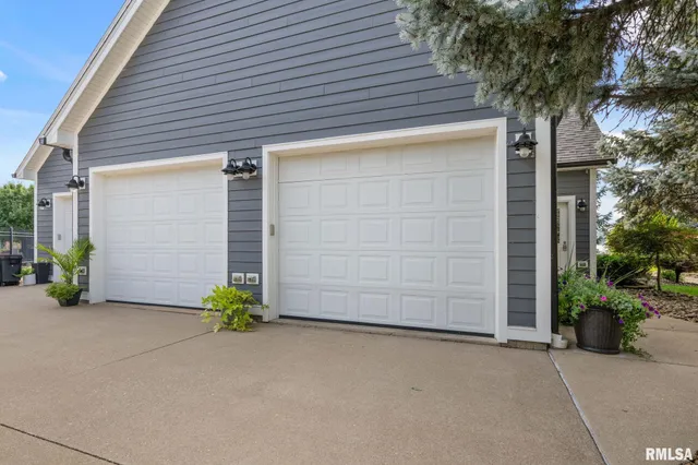 $379,000 | 126 9th Street, Hampton, IL 61256