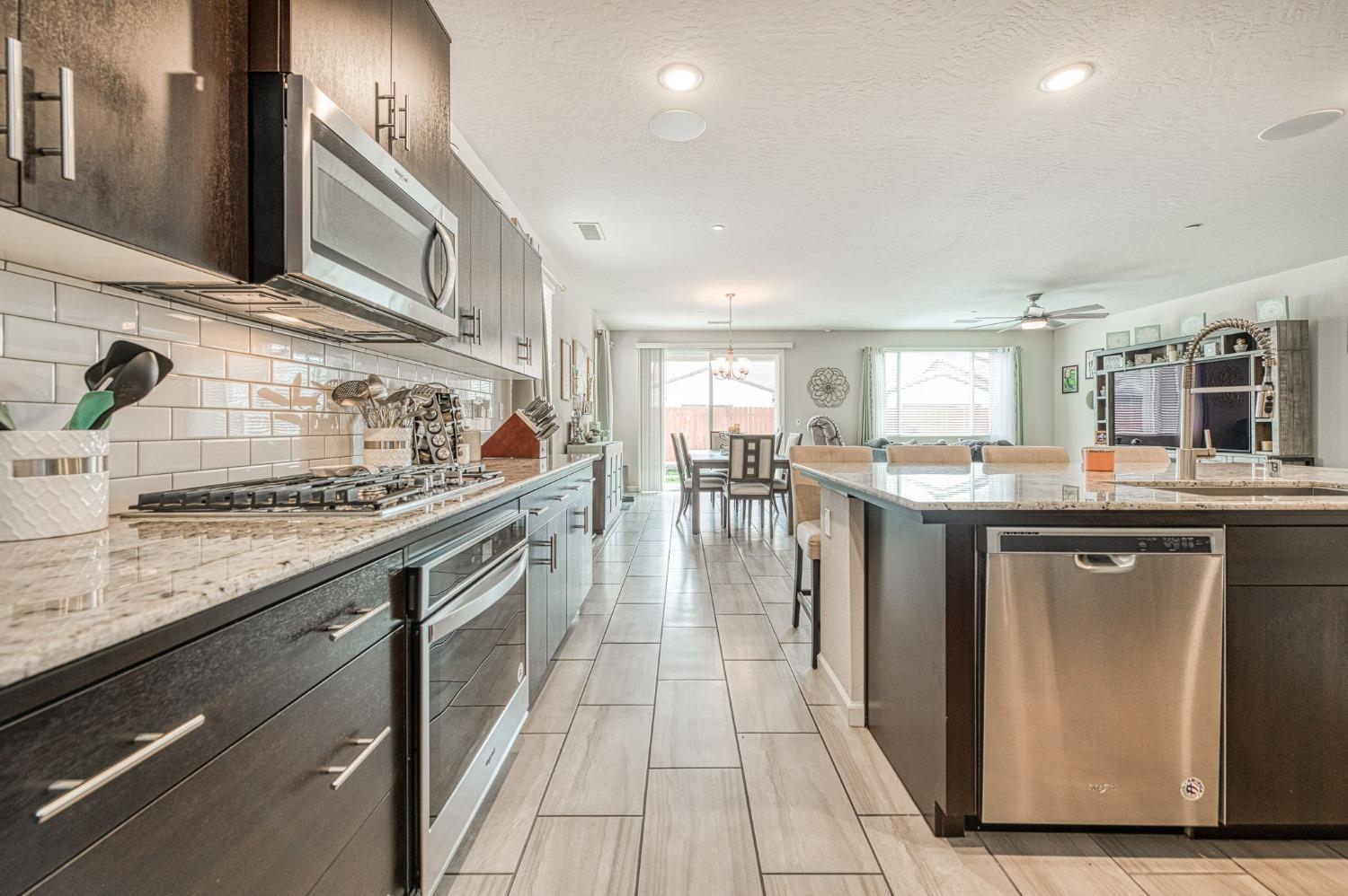 4098 Buckingham Avenue Clovis, CA 93619 - Photo 13 of 38