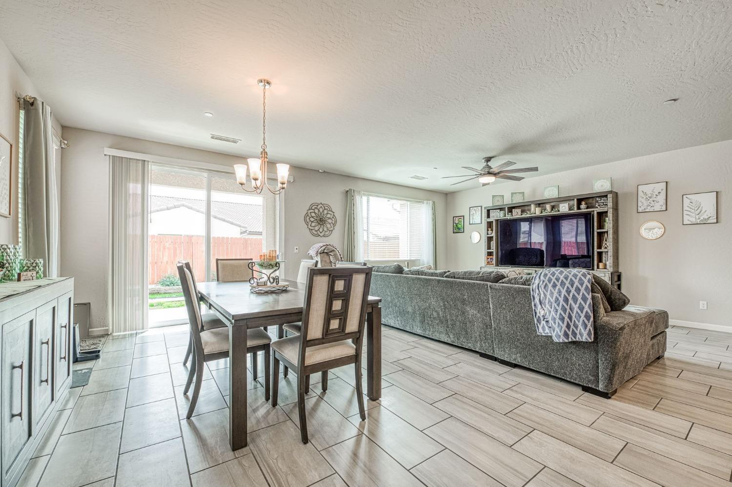 4098 Buckingham Avenue Clovis, CA 93619 - Photo 14 of 38