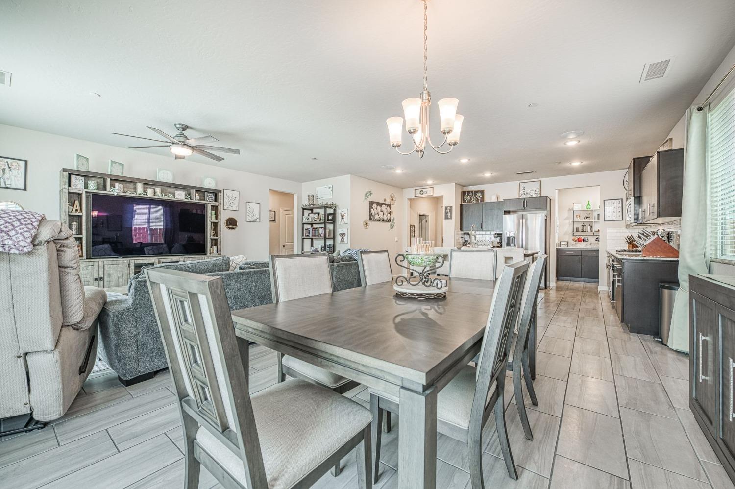 4098 Buckingham Avenue Clovis, CA 93619 - Photo 16 of 38