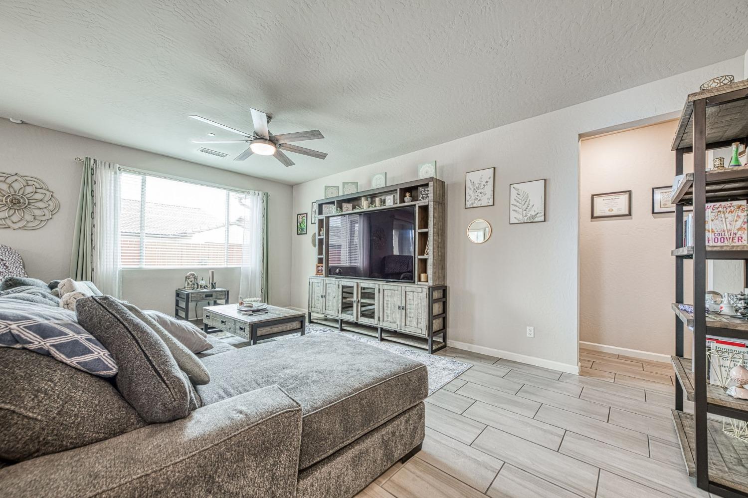 4098 Buckingham Avenue Clovis, CA 93619 - Photo 17 of 38