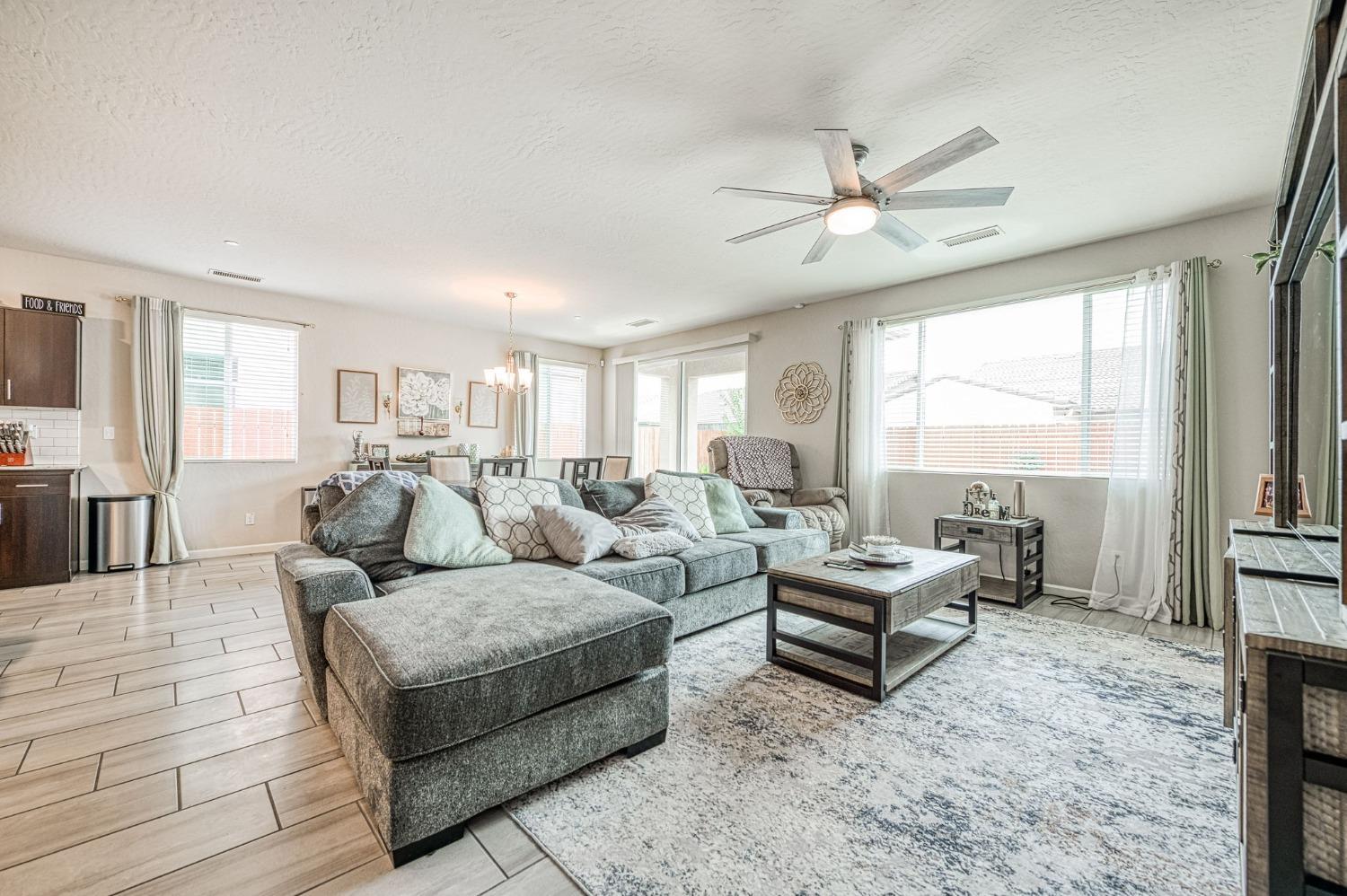 4098 Buckingham Avenue Clovis, CA 93619 - Photo 18 of 38