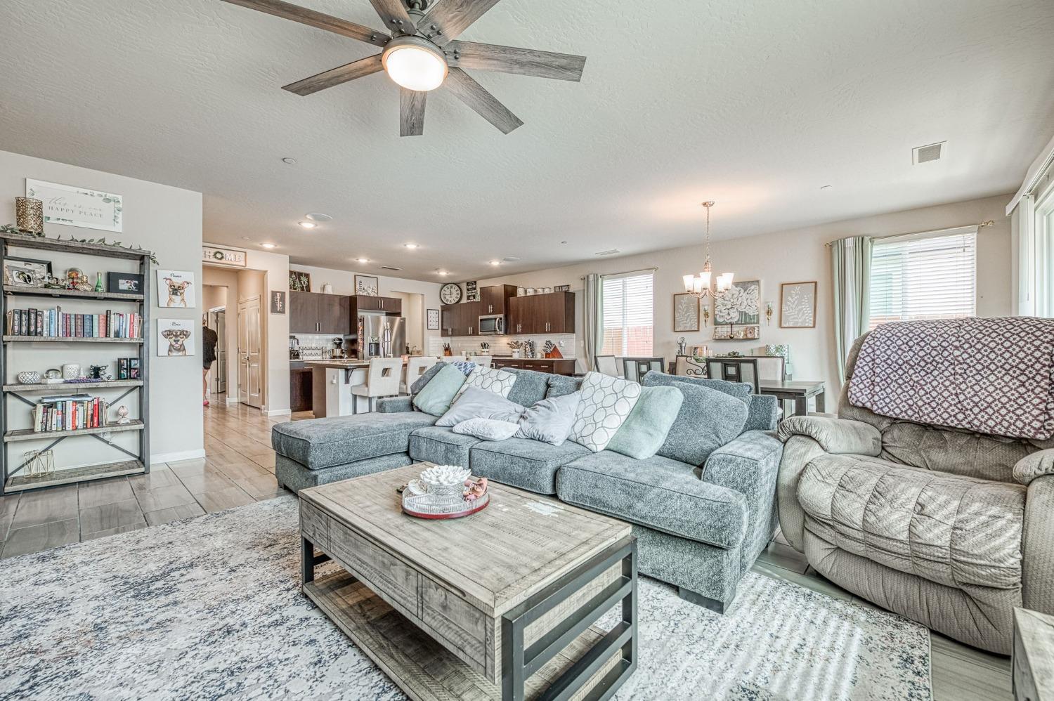 4098 Buckingham Avenue Clovis, CA 93619 - Photo 19 of 38