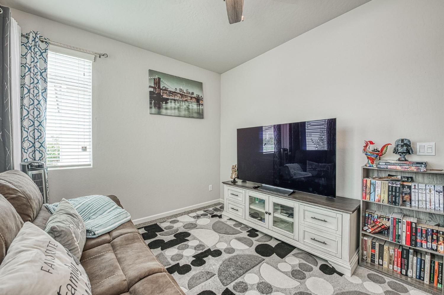 4098 Buckingham Avenue Clovis, CA 93619 - Photo 26 of 38