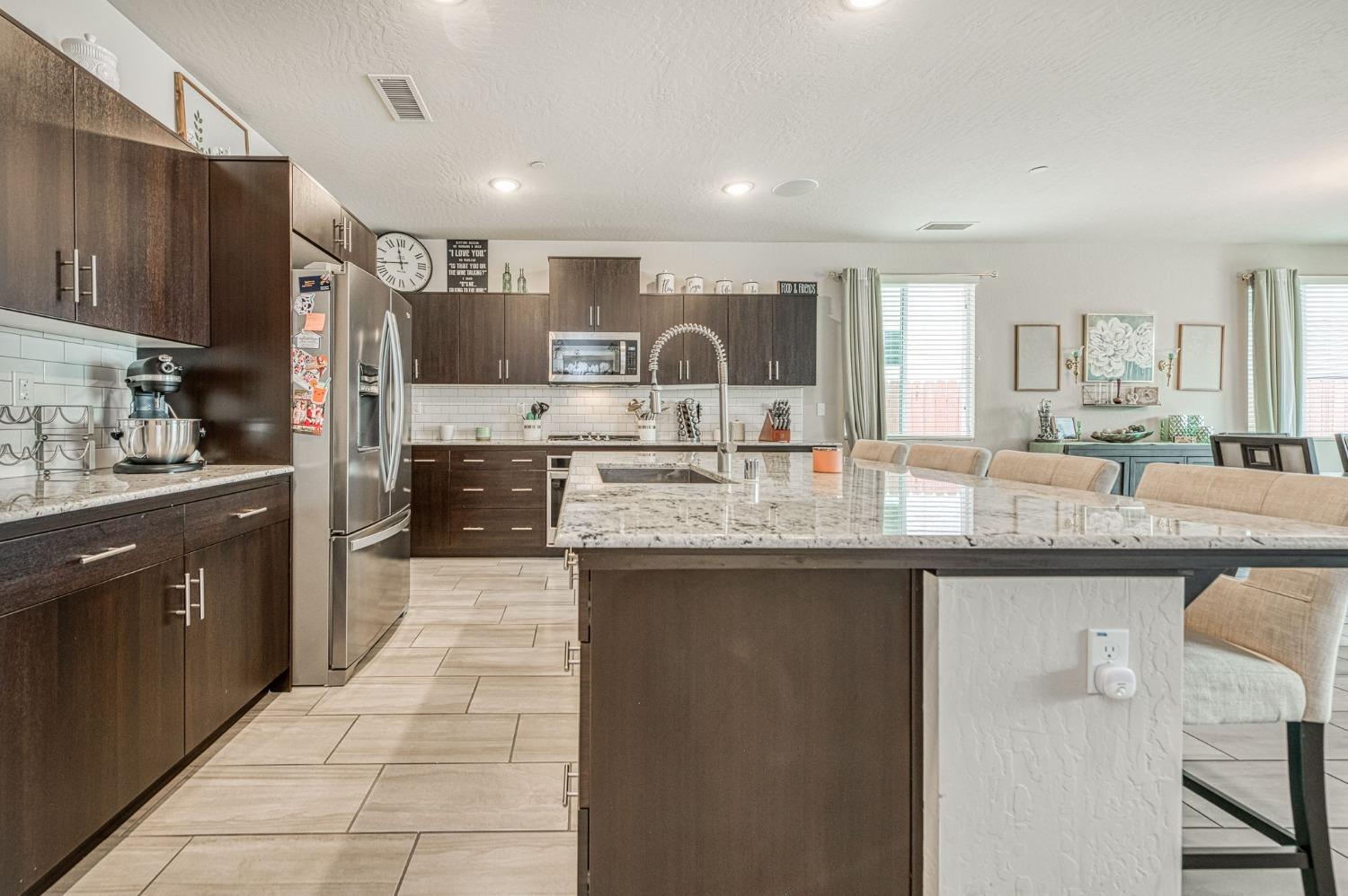 4098 Buckingham Avenue Clovis, CA 93619 - Photo 6 of 38