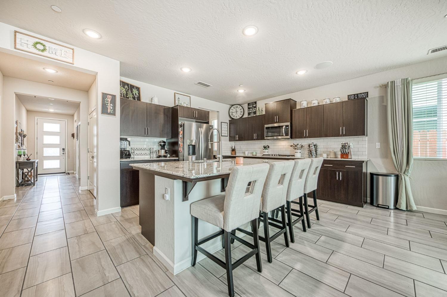 4098 Buckingham Avenue Clovis, CA 93619 - Photo 8 of 38