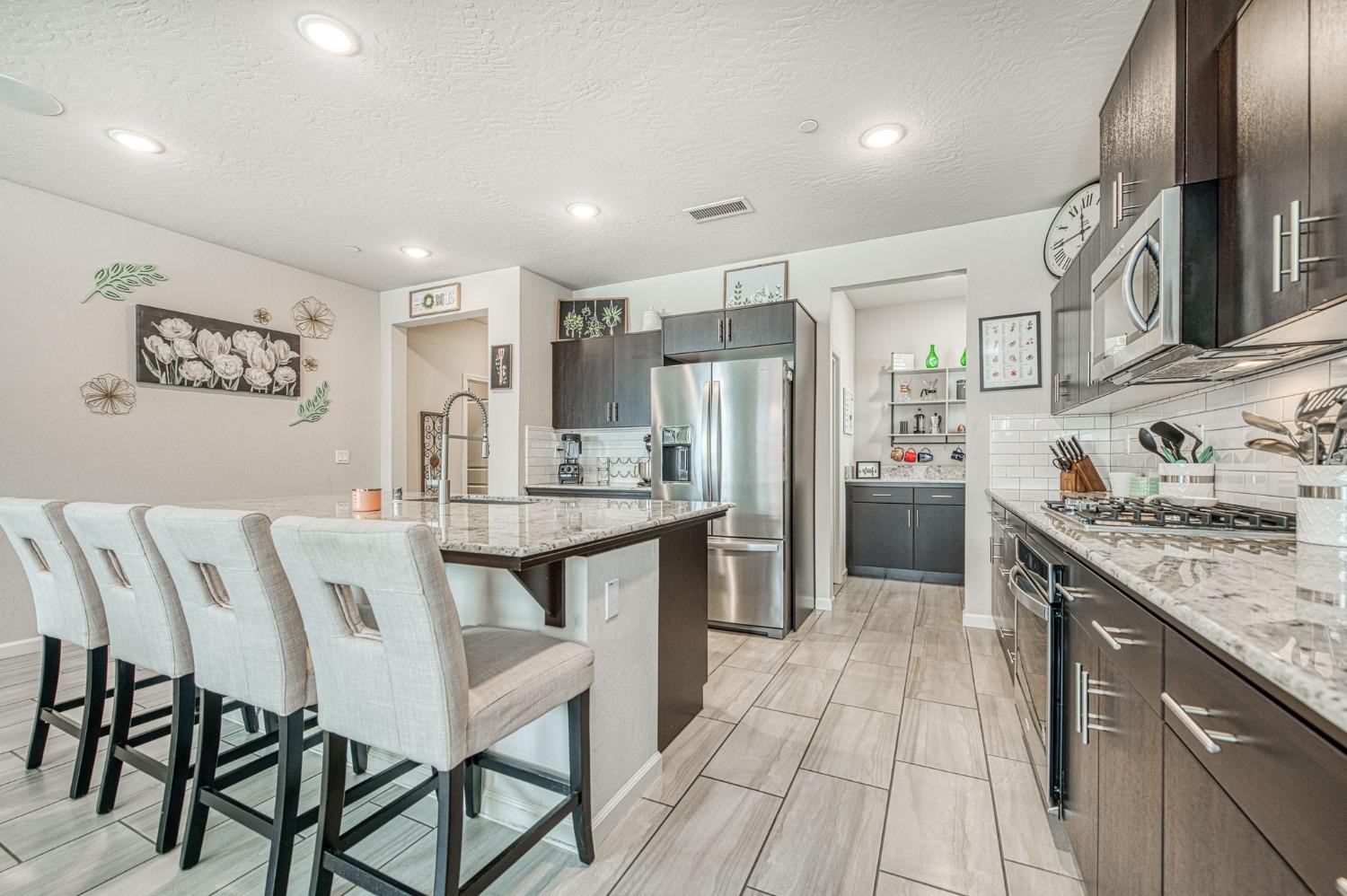 4098 Buckingham Avenue Clovis, CA 93619 - Photo 10 of 38